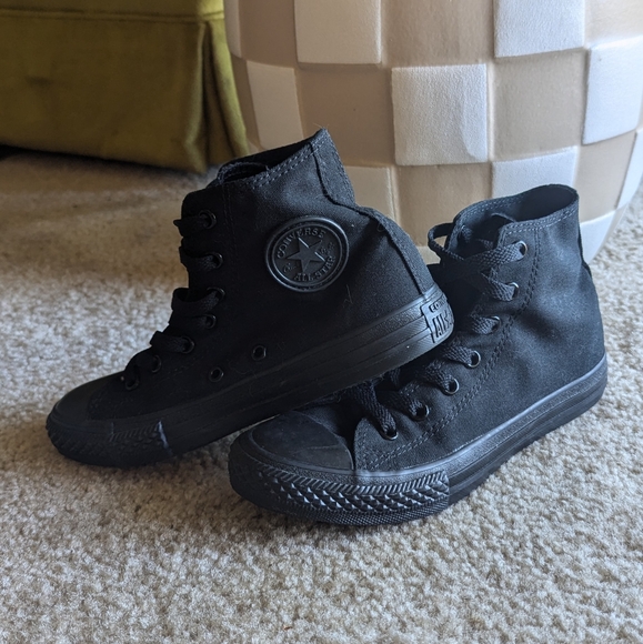 Chuck Taylor Converse All Star Classic Little Kids High Top Sneaker in Black - Picture 3 of 6